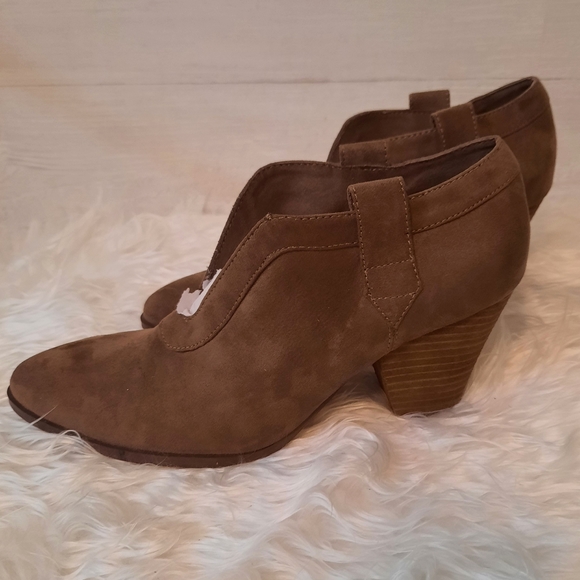 Charles david vegan tan suede chunky heel booties sz 6 *AH - Picture 5 of 6